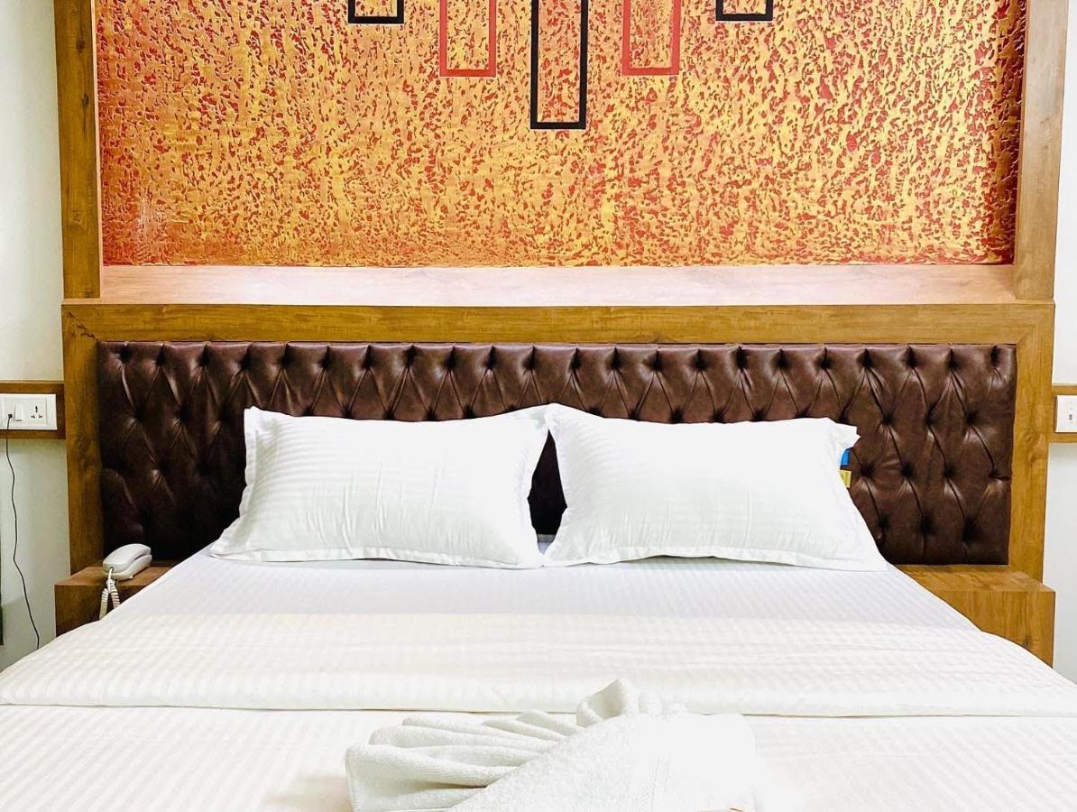 B Six Hotel Bangalore Eksteriør billede
