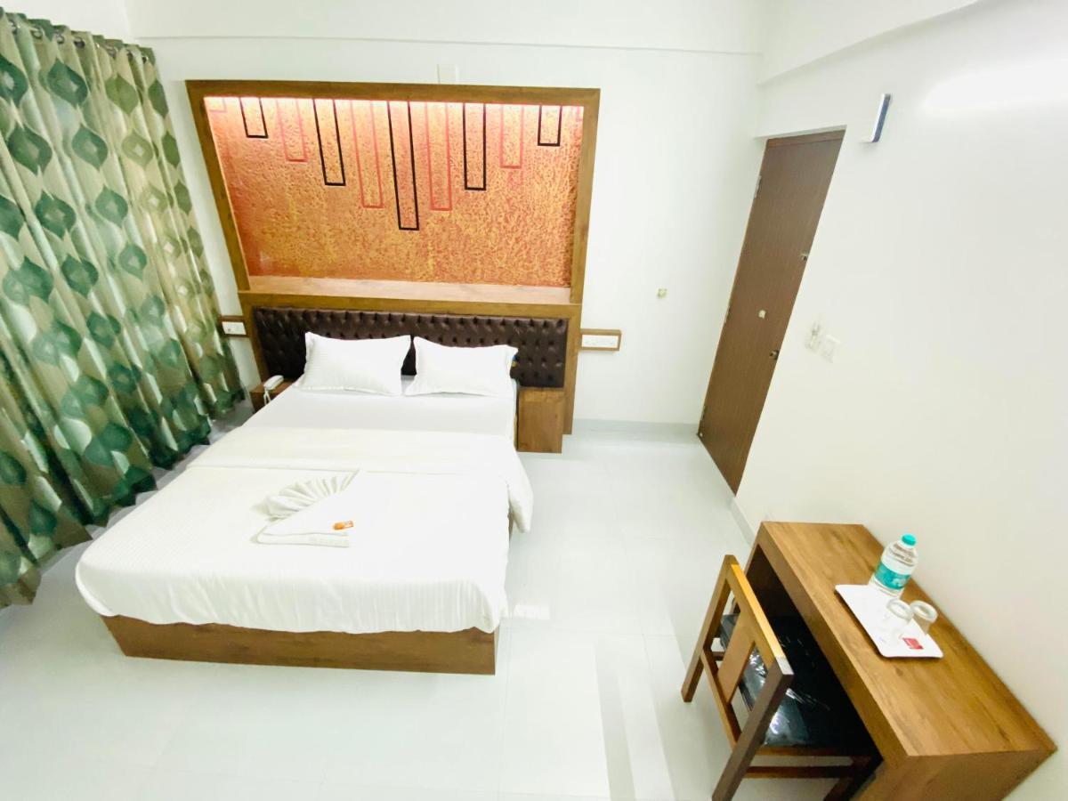 B Six Hotel Bangalore Eksteriør billede