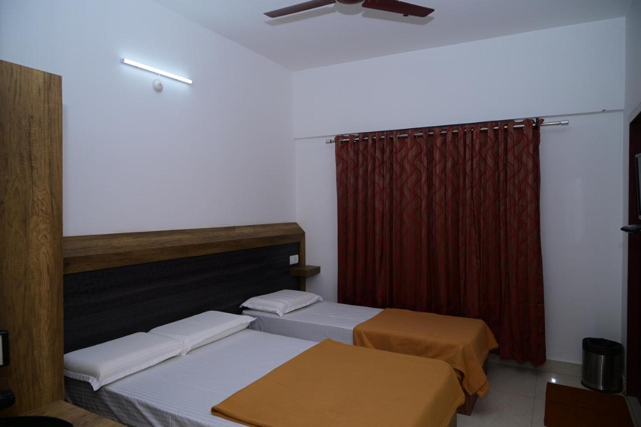 B Six Hotel Bangalore Eksteriør billede