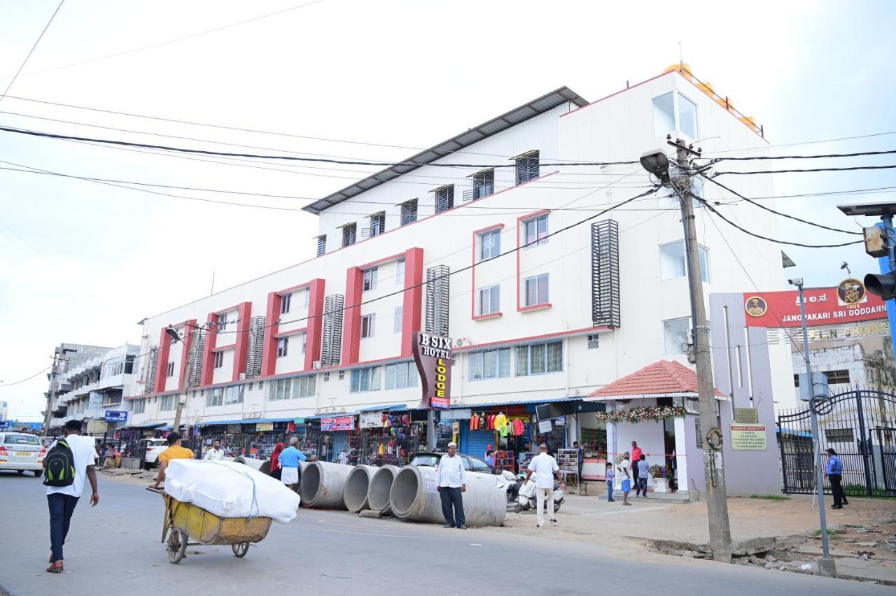 B Six Hotel Bangalore Eksteriør billede