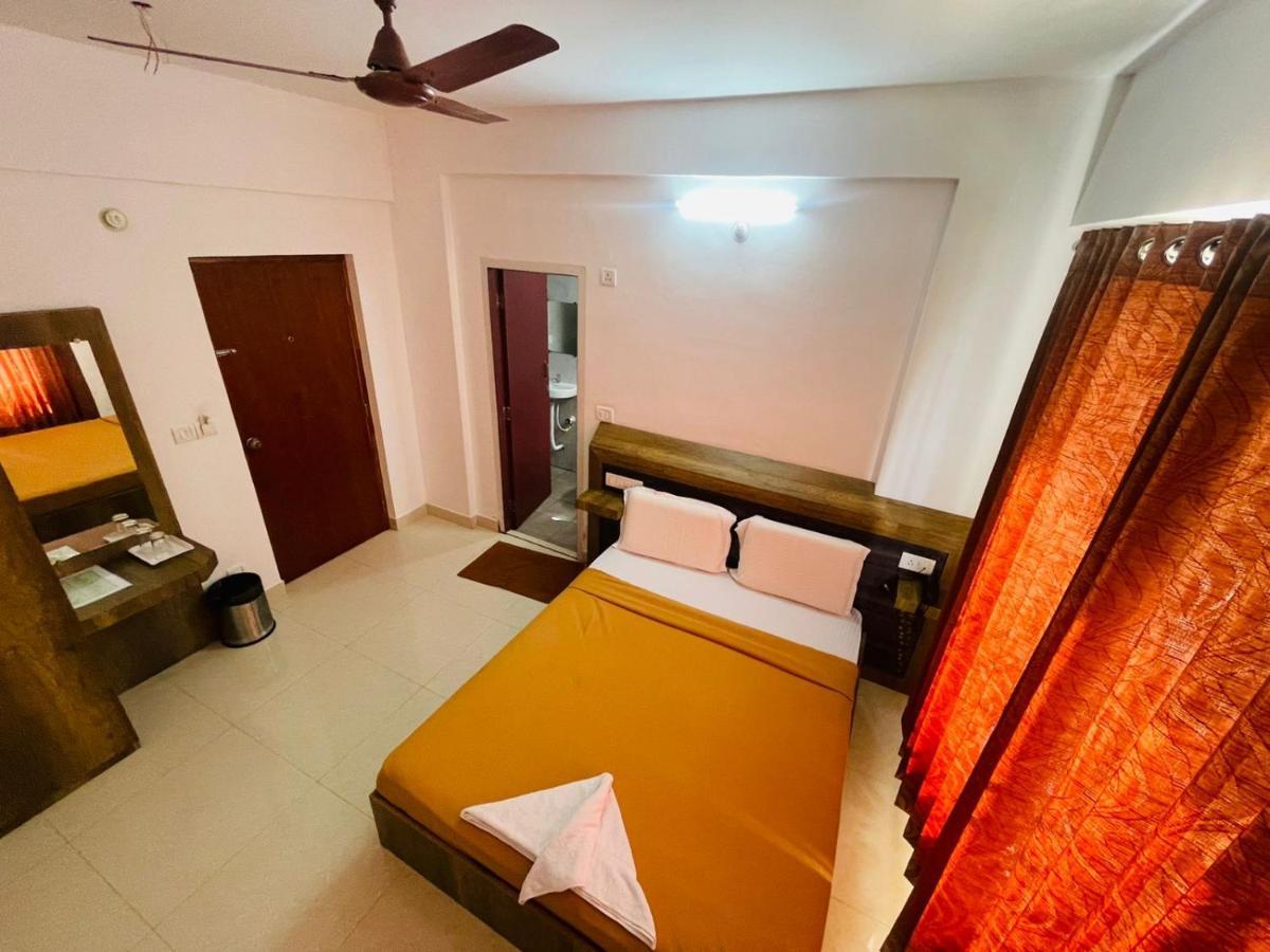 B Six Hotel Bangalore Eksteriør billede