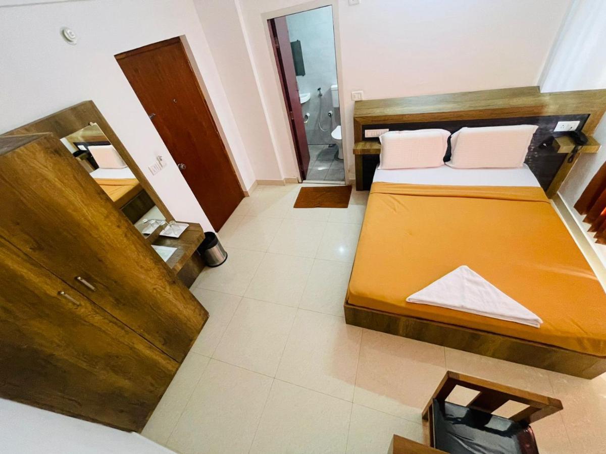 B Six Hotel Bangalore Eksteriør billede