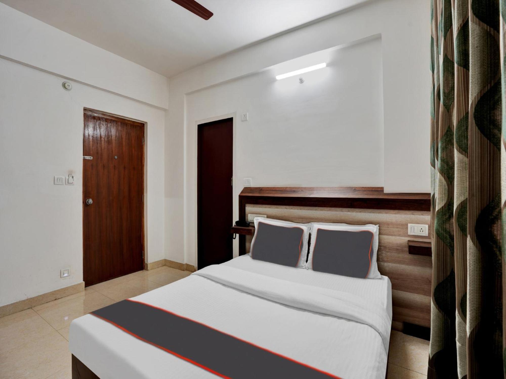 B Six Hotel Bangalore Eksteriør billede