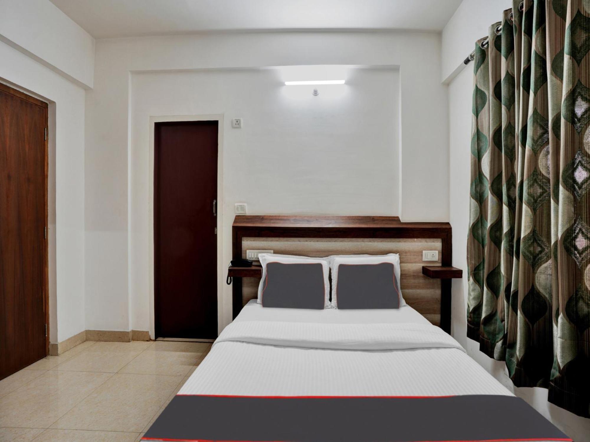 B Six Hotel Bangalore Eksteriør billede