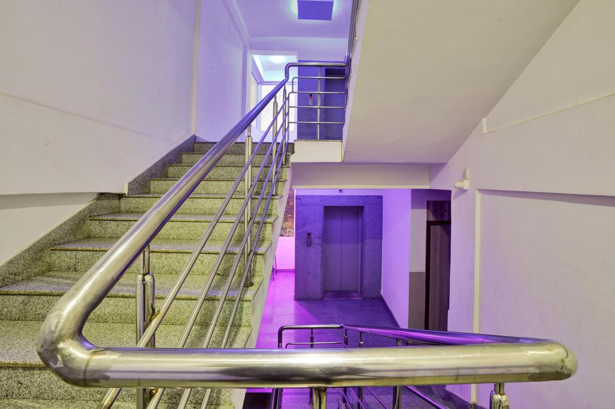 B Six Hotel Bangalore Eksteriør billede